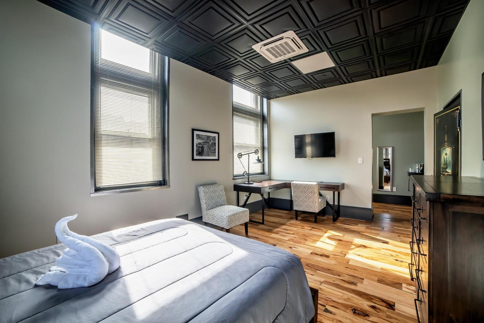 City Hall Grand Hotel Williamsport Room photo